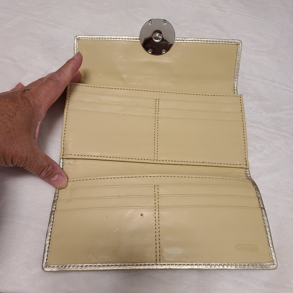 Coach Wallet/ made in Vietnam - Picture 2 of 5